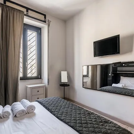 Apartamento Suitte In San Giovanni Near Basilica - -