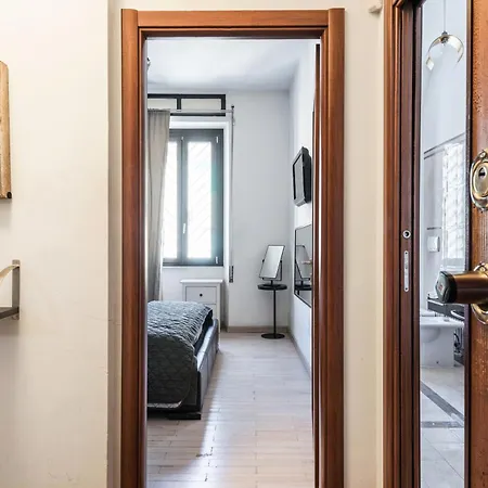Apartamento Suitte In San Giovanni Near Basilica - - *